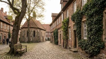Historischer Hof einer mittelalterlichen Hospitalstiftung in Deutschland